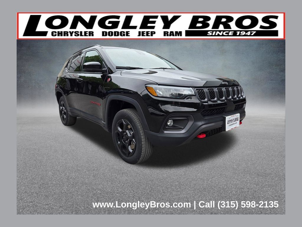 Used 2023 Jeep Compass Trailhawk w/ Trailhawk Convenience Group AWD/4WD image 1