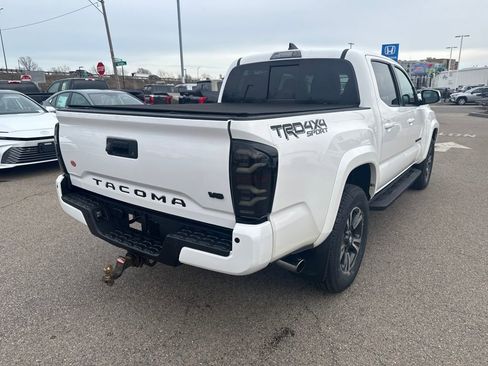 Used 2018 Toyota Tacoma TRD Sport w/ Technology Package image 8