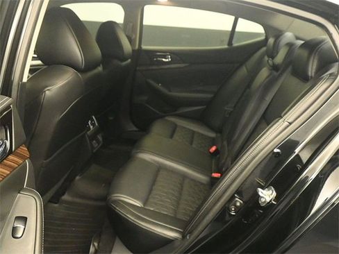 Used 2018 Nissan Maxima Platinum image 10