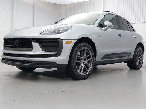 Certified 2025 Porsche Macan image 1