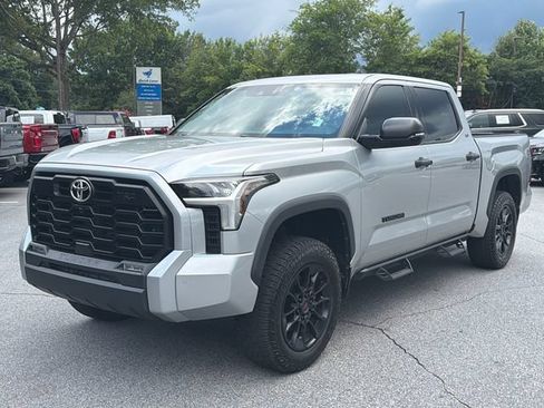 Used 2022 Toyota Tundra SR5 w/ SR5 Convenience Package AWD/4WD image 3
