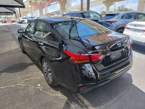 Used 2025 Nissan Altima 2.5 SV FWD image 9