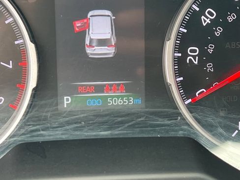 Used 2021 Toyota RAV4 LE AWD/4WD image 16