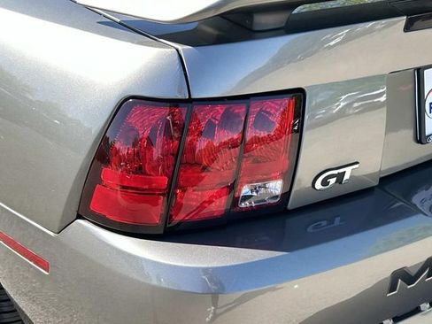 Used 2001 Ford Mustang GT RWD image 12