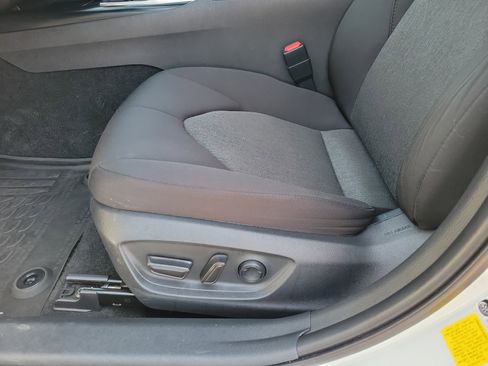 Used 2020 Toyota Camry LE image 5