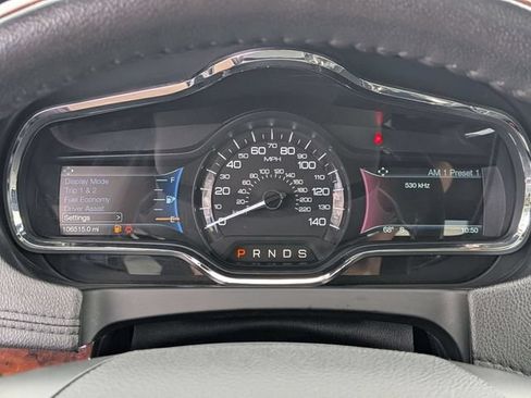 Used 2018 Lincoln MKT AWD image 18