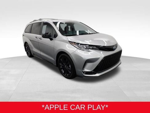 Used 2025 Toyota Sienna XSE image 12