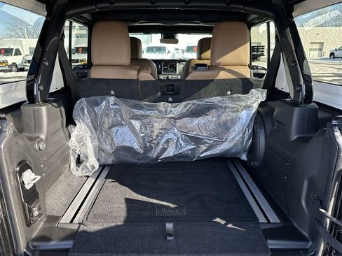 Used 2021 Jeep Wrangler Unlimited Sahara image 23