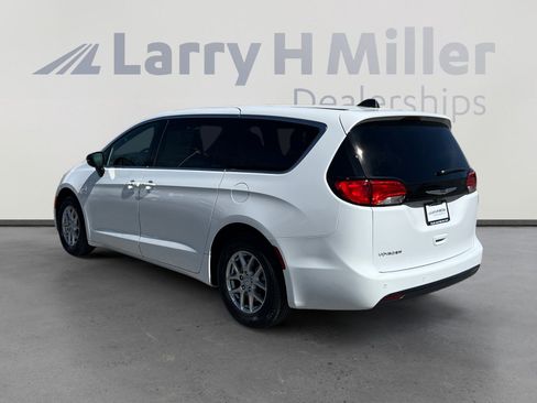 New 2026 Chrysler Voyager LX image 3