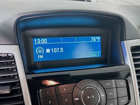 Used 2014 Chevrolet Cruze LS image 17