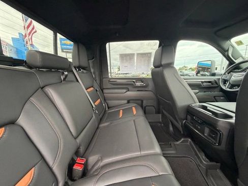 Used 2024 GMC Sierra 2500 AT4 w/ AT4 Preferred Package AWD/4WD image 33
