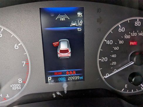 Used 2025 Toyota Corolla Cross LE image 19