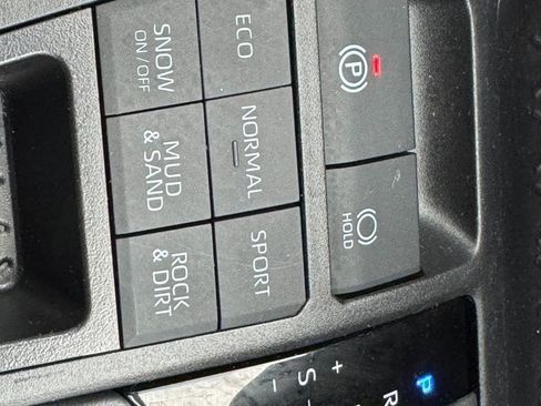 Used 2025 Toyota RAV4 XLE AWD/4WD image 27