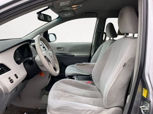 Used 2011 Toyota Sienna LE image 11