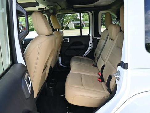 Used 2019 Jeep Wrangler Unlimited Sahara AWD/4WD image 24