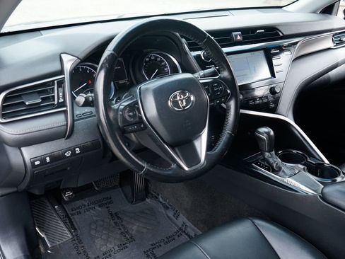 Used 2019 Toyota Camry SE w/ Carpet Mat Package FWD image 18