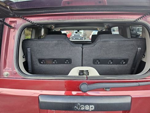 Used 2008 Jeep Commander Sport image 17