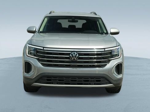 Used 2025 Volkswagen Atlas SE FWD image 2