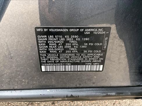 Used 2025 Volkswagen Atlas SE image 34