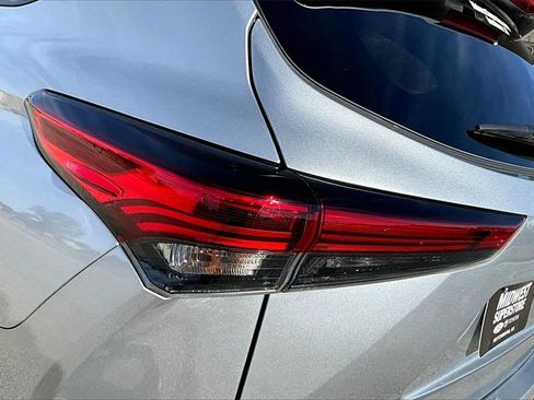 Used 2023 Toyota Highlander XSE image 25