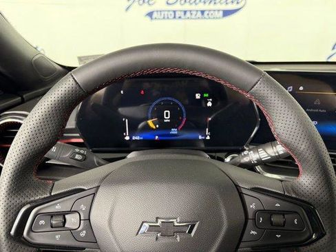 New 2025 Chevrolet Trax RS w/ Sunroof Package image 4