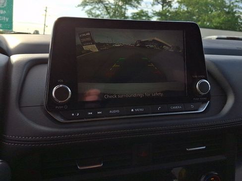 Used 2024 Nissan Rogue SV FWD image 21