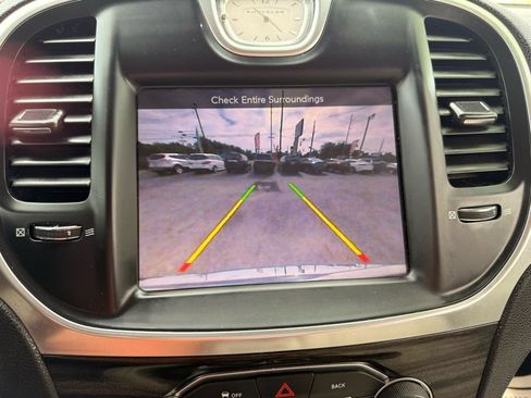 Used 2016 Chrysler 300 Limited RWD image 18