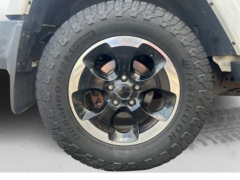 Used 2014 Jeep Wrangler Unlimited Sahara w/ Dual Top Group AWD/4WD image 17