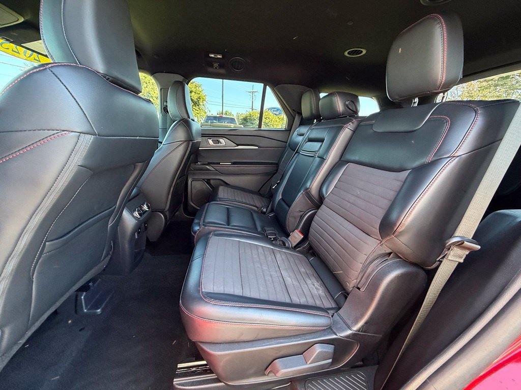 Used 2025 Ford Explorer ST-Line w/ ST-Line Street Pack AWD/4WD image 29