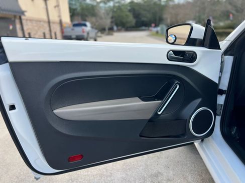 Used 2013 Volkswagen Beetle 2.5 image 12