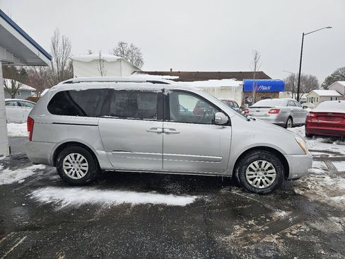 Used 2012 Kia Sedona LX image 13
