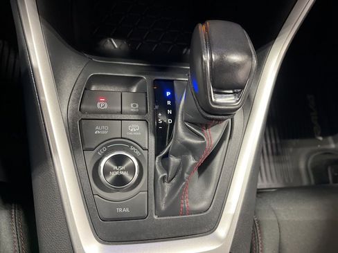 Used 2023 Toyota RAV4 SE w/ Weather & Moonroof Package image 20