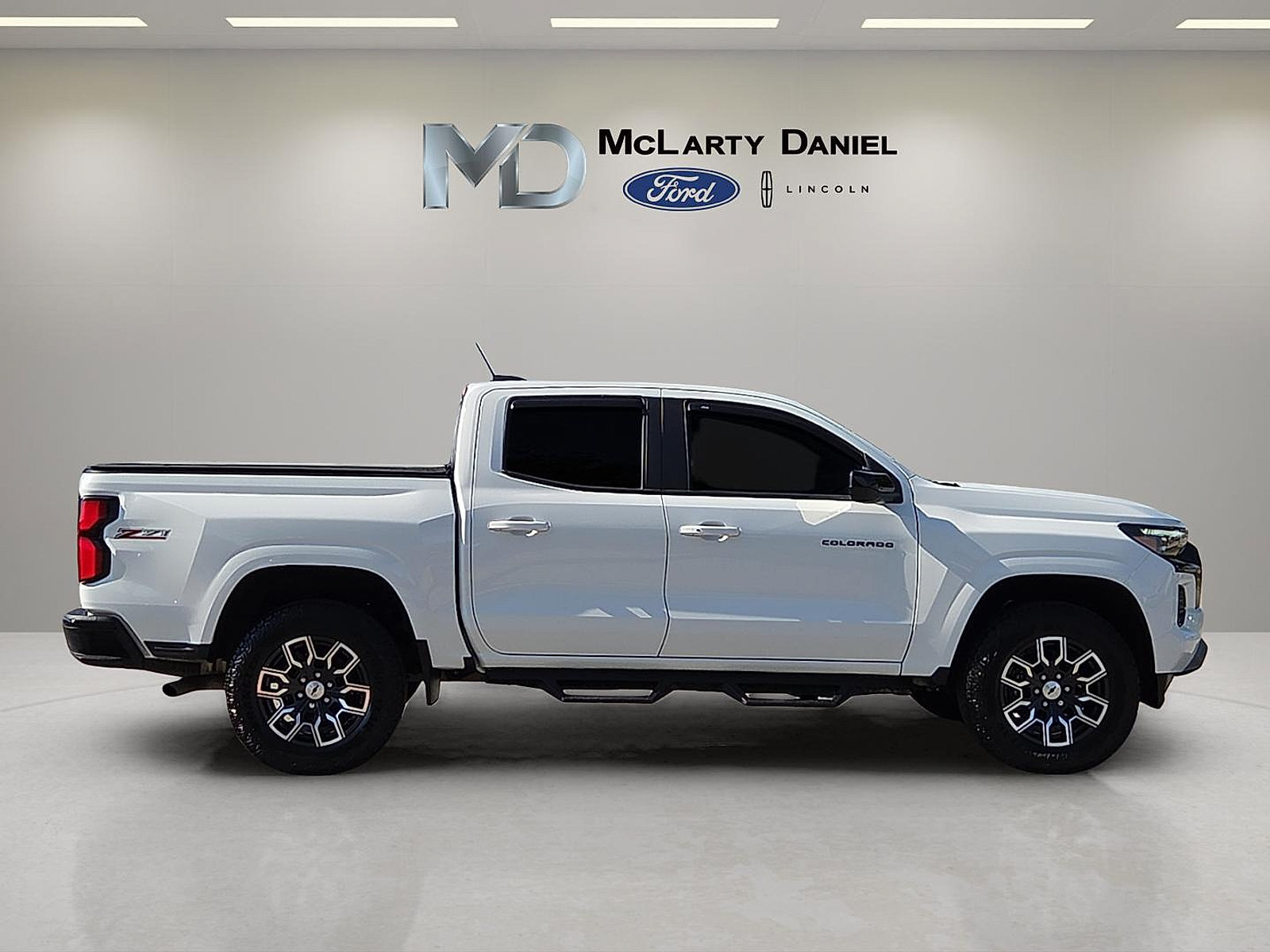 Used 2024 Chevrolet Colorado Z71 w/ Advanced Trailering Package AWD/4WD image 6