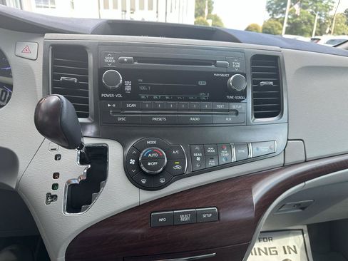 Used 2012 Toyota Sienna XLE FWD image 14