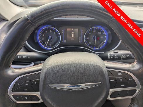 Used 2020 Chrysler Pacifica Touring-L image 28