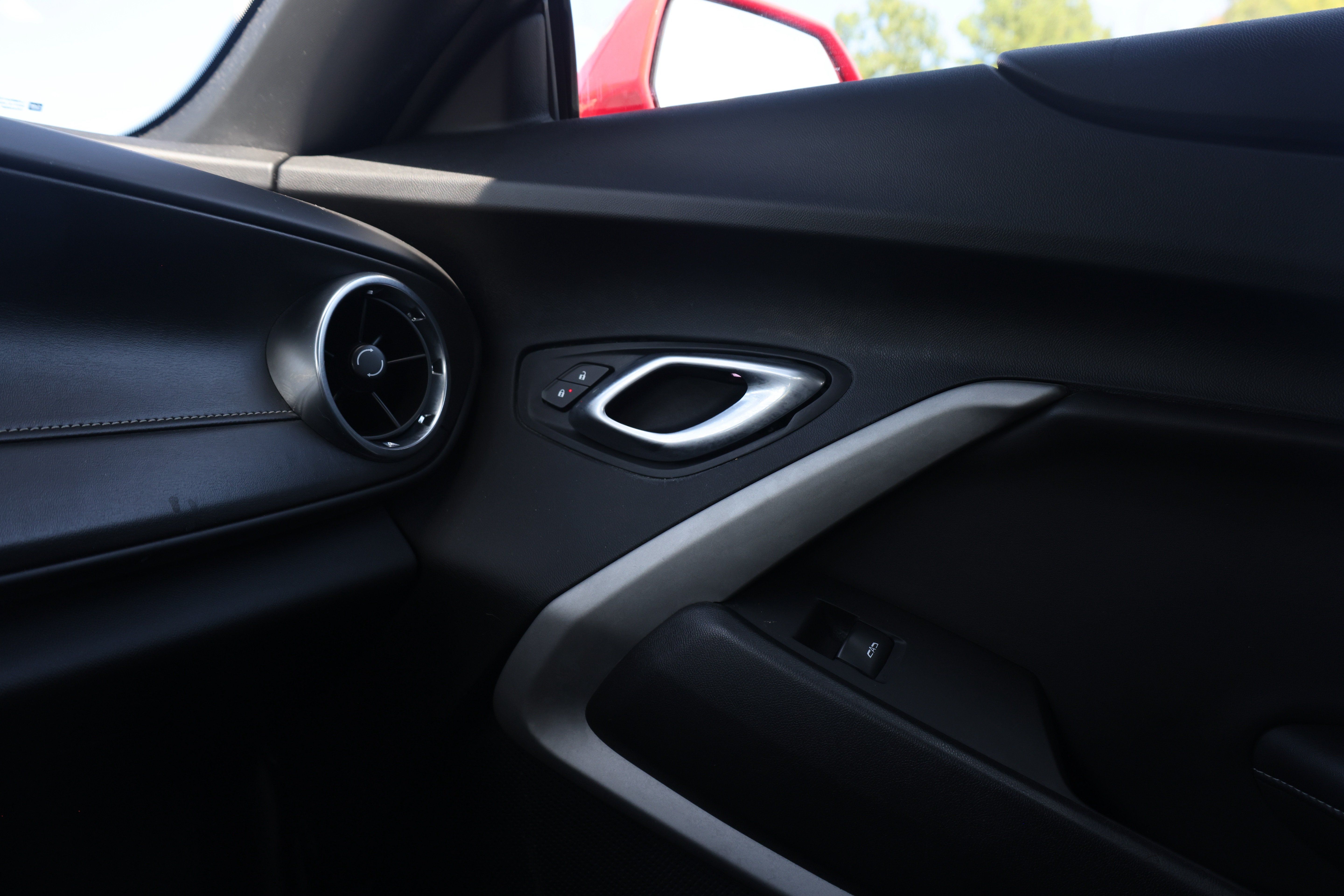 Used 2020 Chevrolet Camaro LT RWD image 13