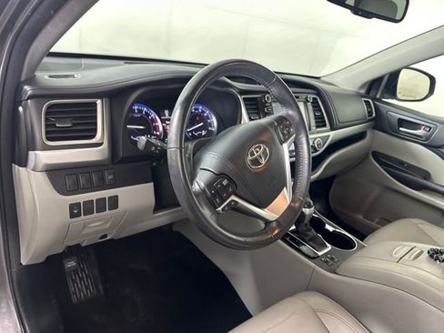 Used 2015 Toyota Highlander XLE image 13