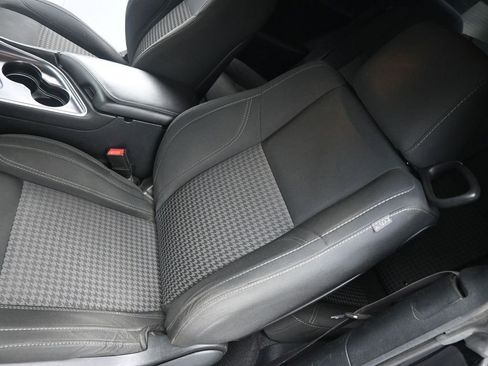 Used 2016 Dodge Challenger R/T RWD image 9