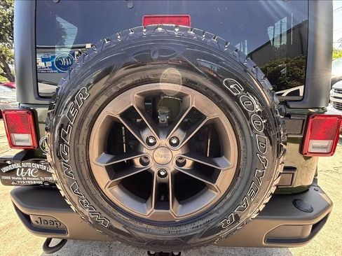 Used 2016 Jeep Wrangler Unlimited Sahara AWD/4WD image 27