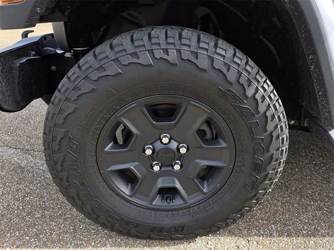 Used 2018 Jeep Wrangler Unlimited Sahara w/ Cold Weather Group image 26