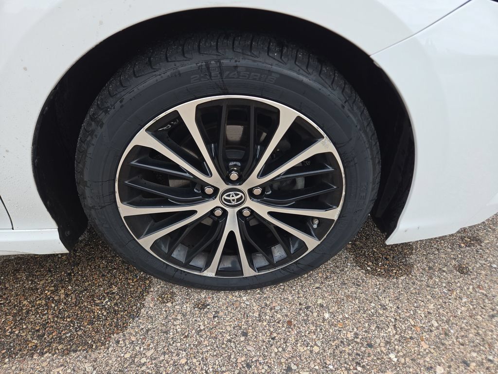 Used 2018 Toyota Camry SE FWD image 23