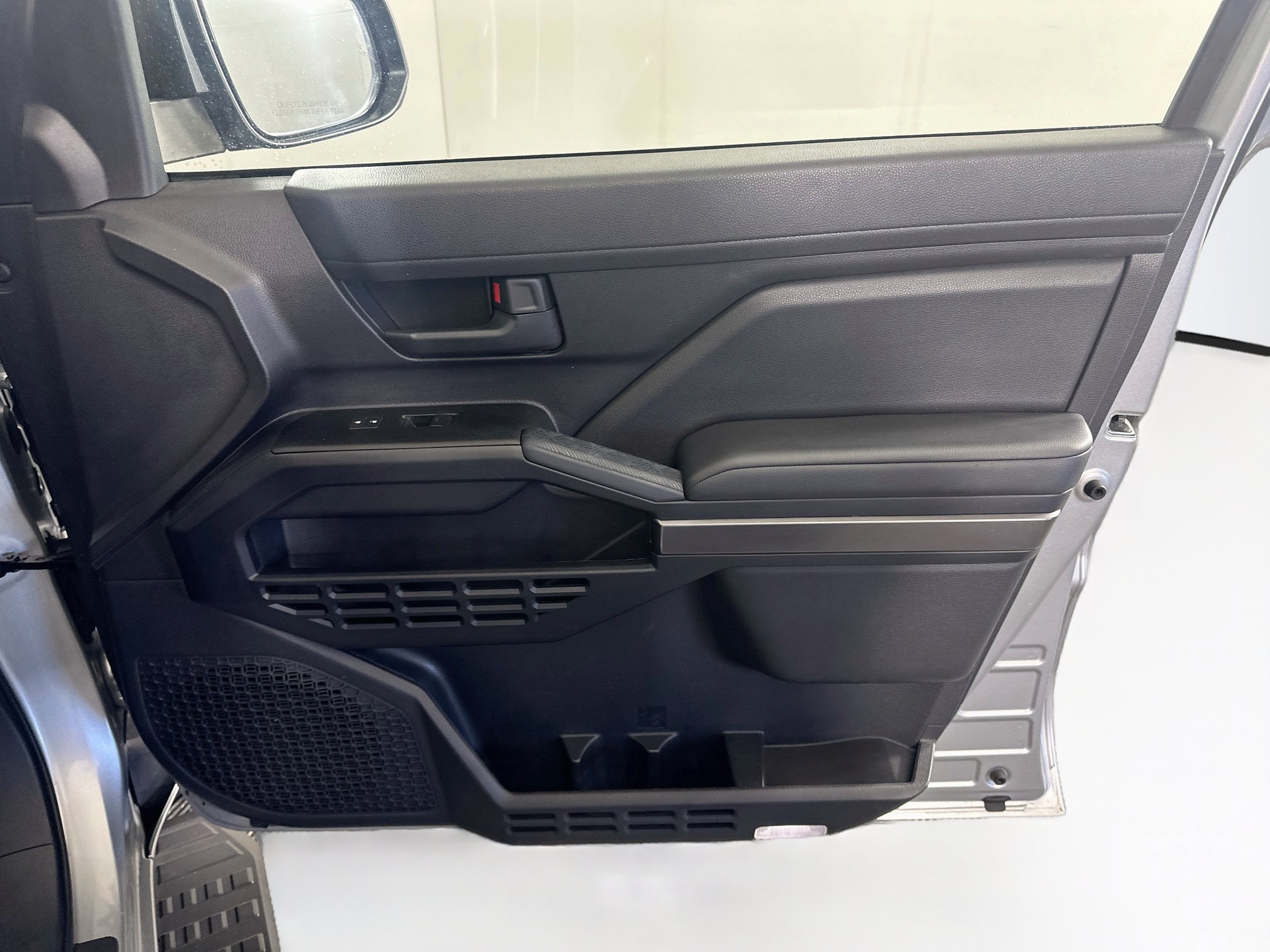 Used 2025 Toyota 4Runner SR5 AWD/4WD image 32