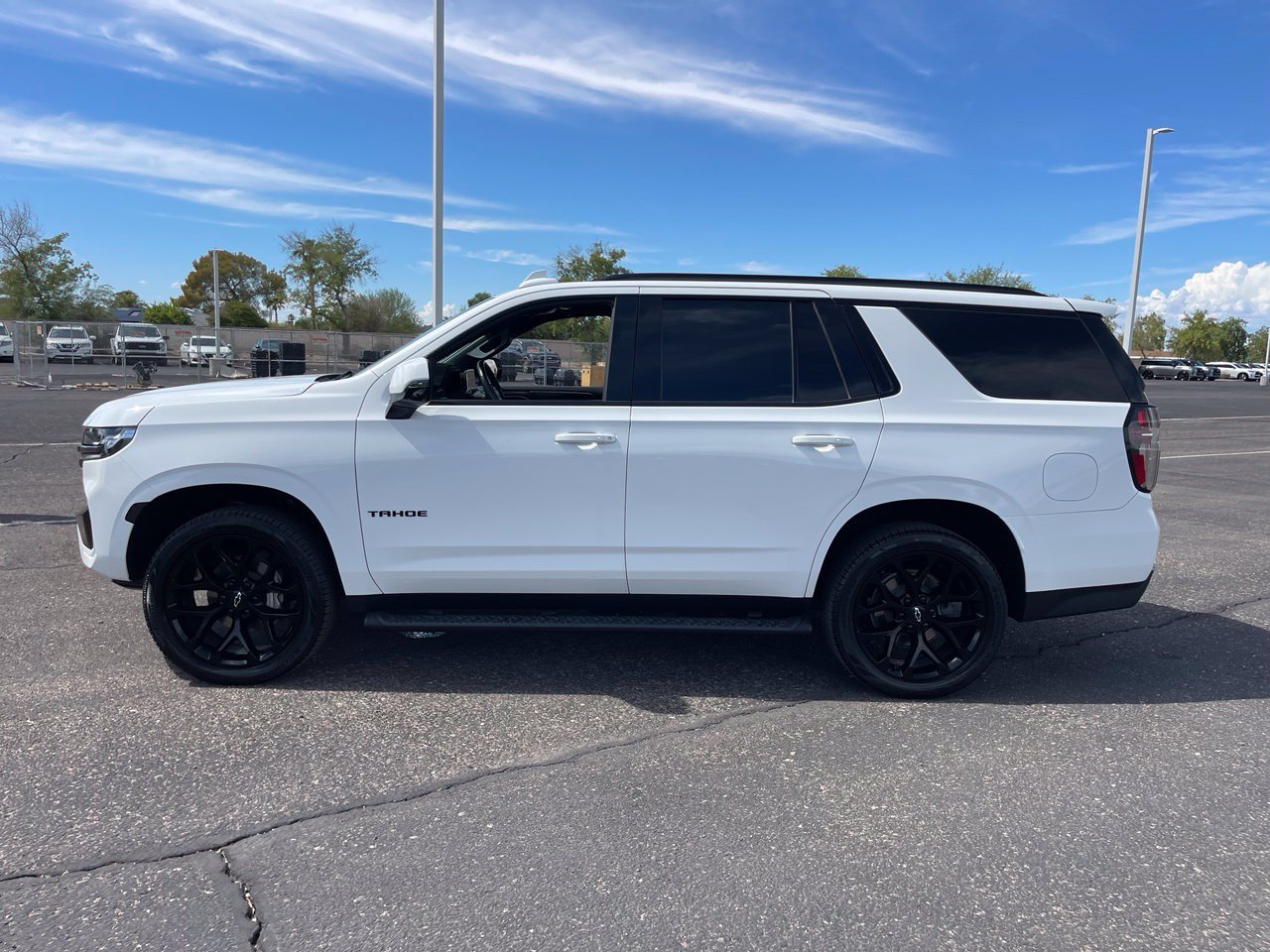 Used 2022 Chevrolet Tahoe Z71 w/ Luxury Package AWD/4WD image 3