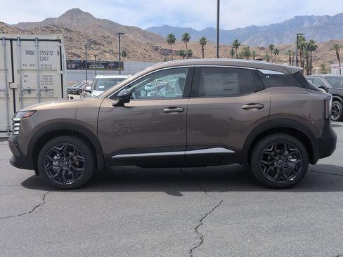 New 2026 Nissan Kicks SR w/ SR Premium Package FWD image 3