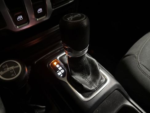 Used 2019 Jeep Wrangler Sport image 17