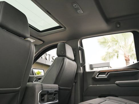 Used 2022 GMC Sierra 1500 Elevation w/ Elevation Premium Package AWD/4WD image 12