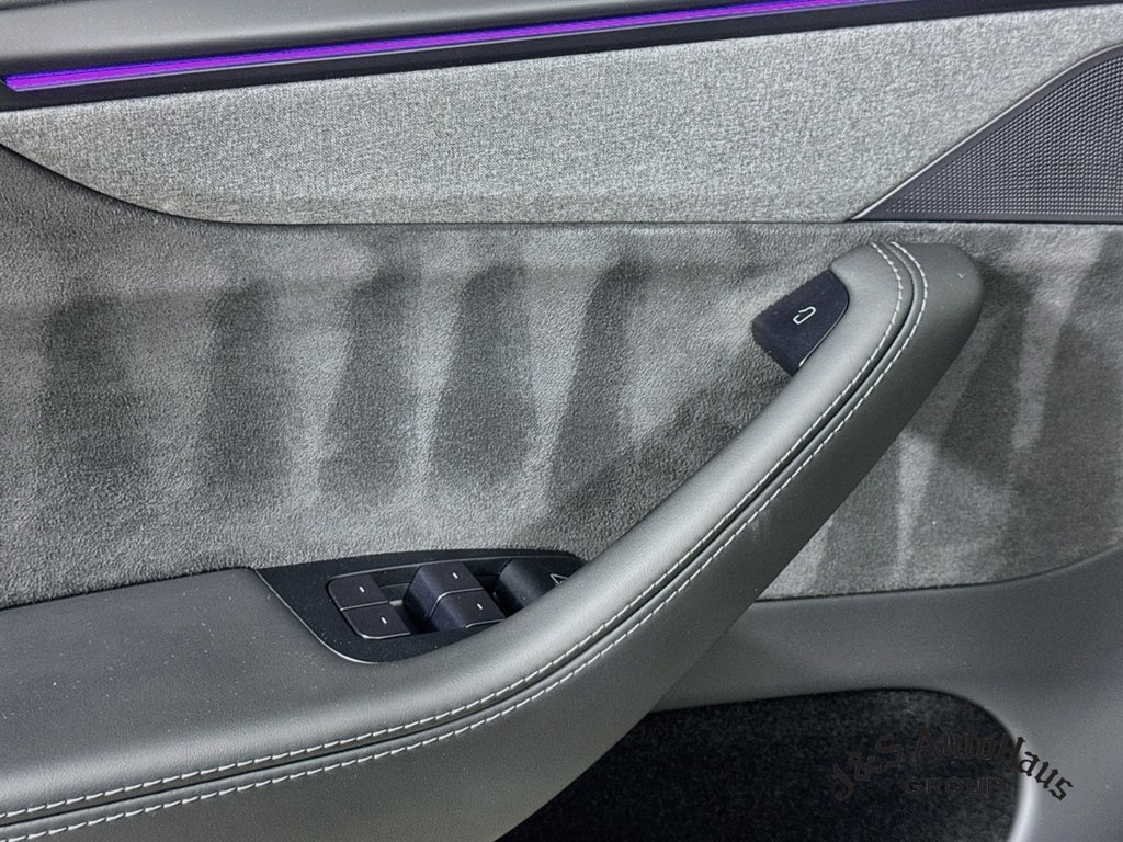 Used 2026 Tesla Model Y AWD image 24