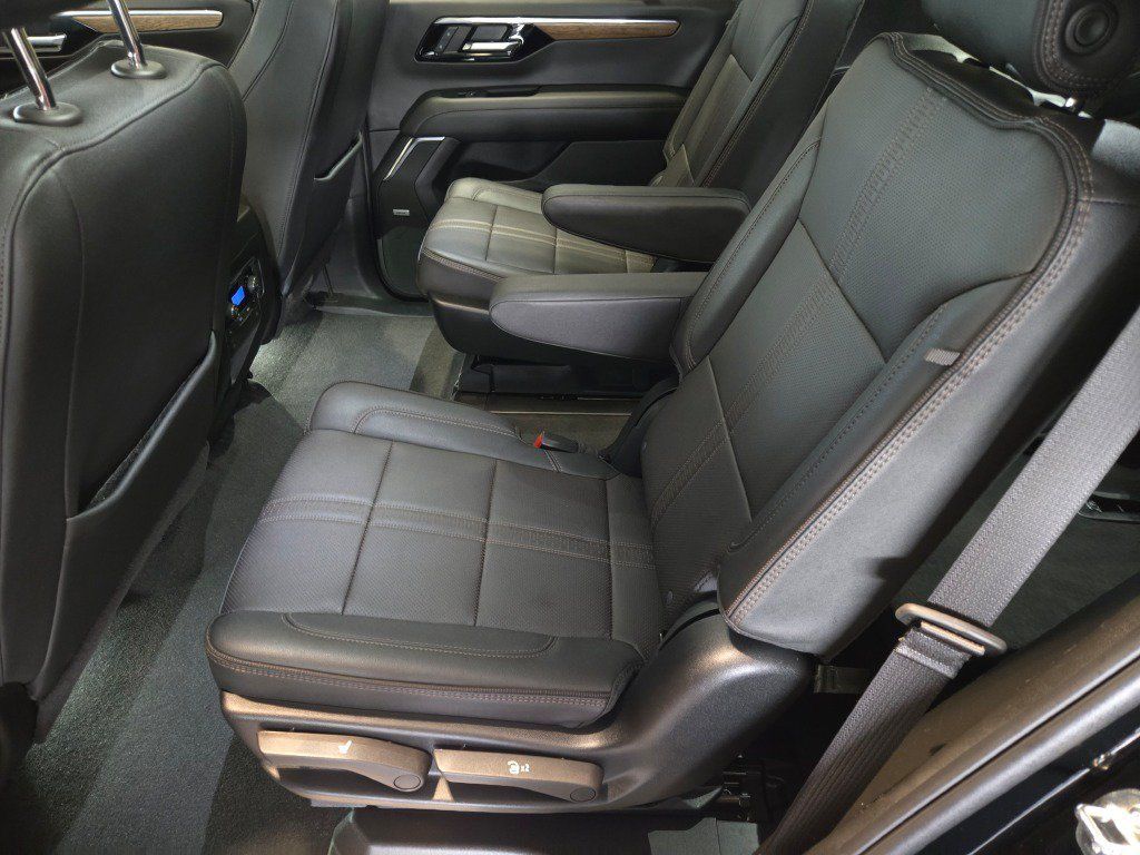 Used 2025 Chevrolet Tahoe High Country RWD image 20