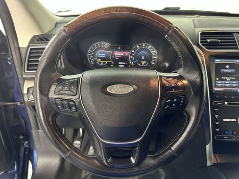 Used 2016 Ford Explorer Platinum image 18