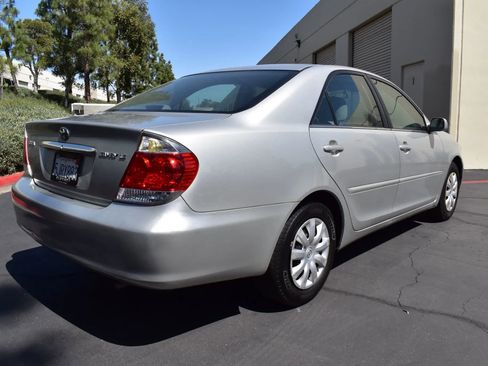 Used 2005 Toyota Camry LE image 3